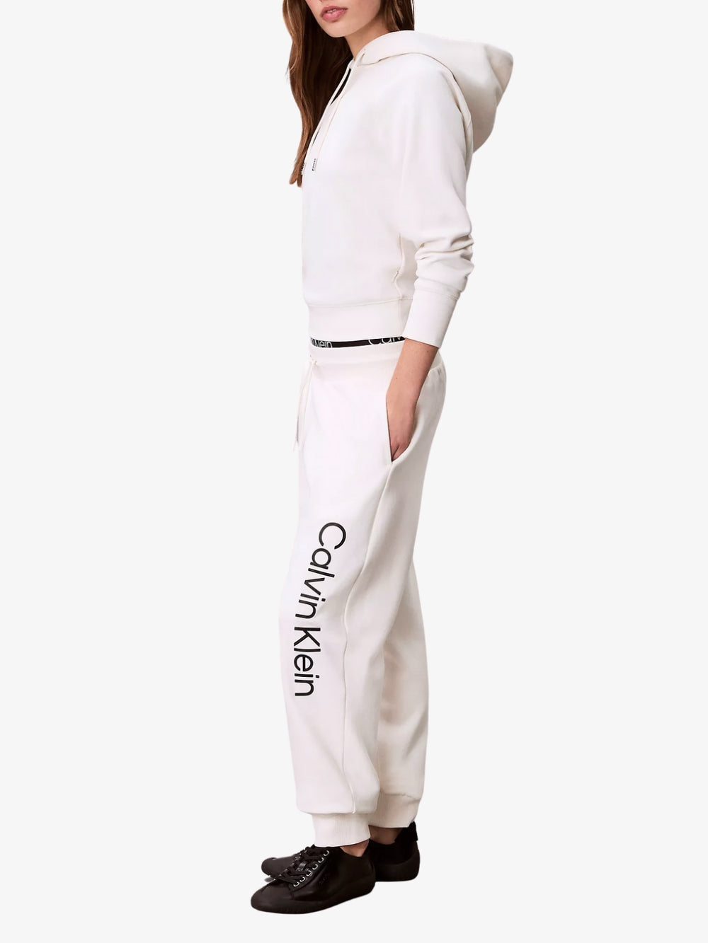 #Color_Blanco