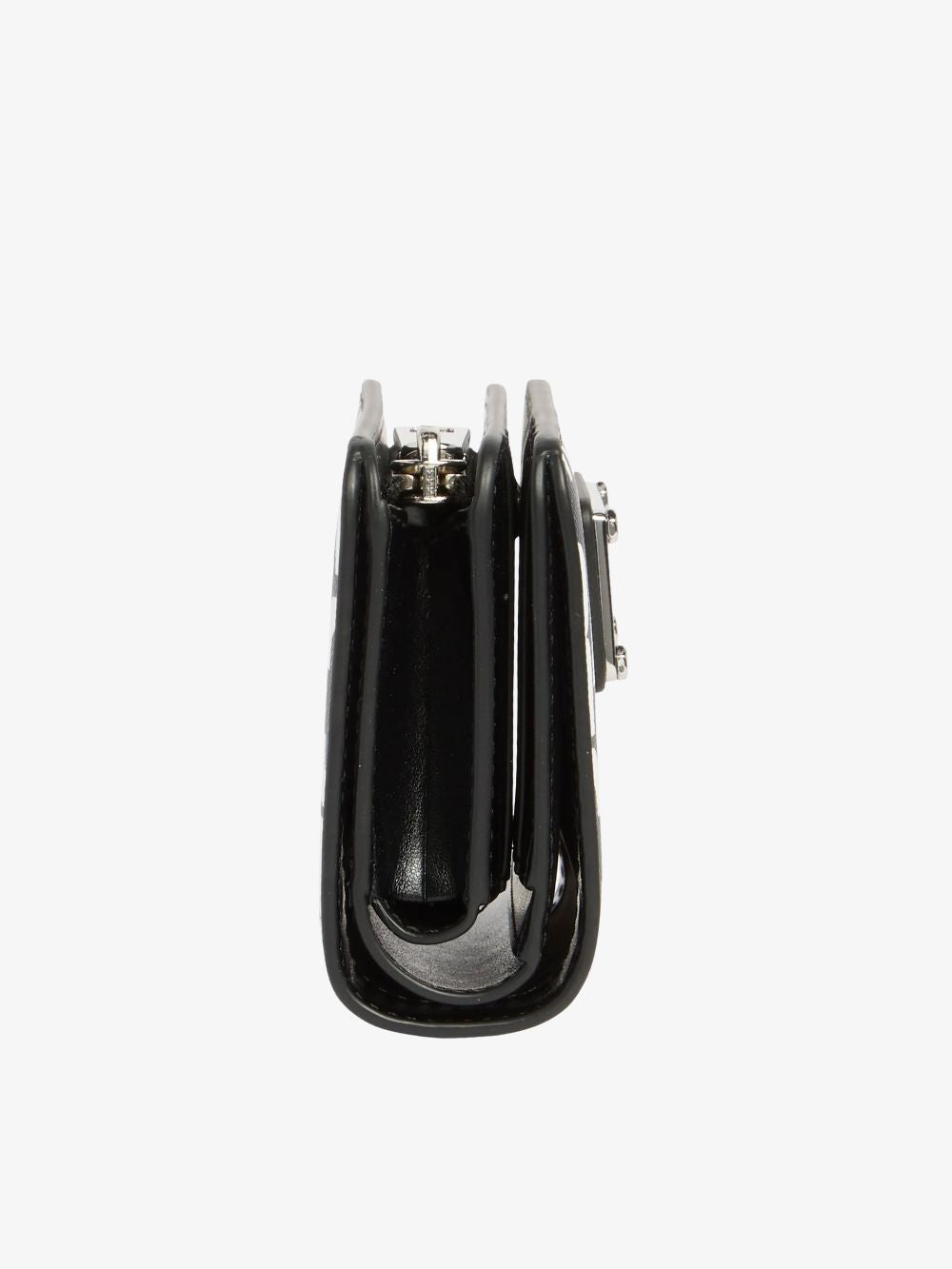 Cartera con logotipos desordenados