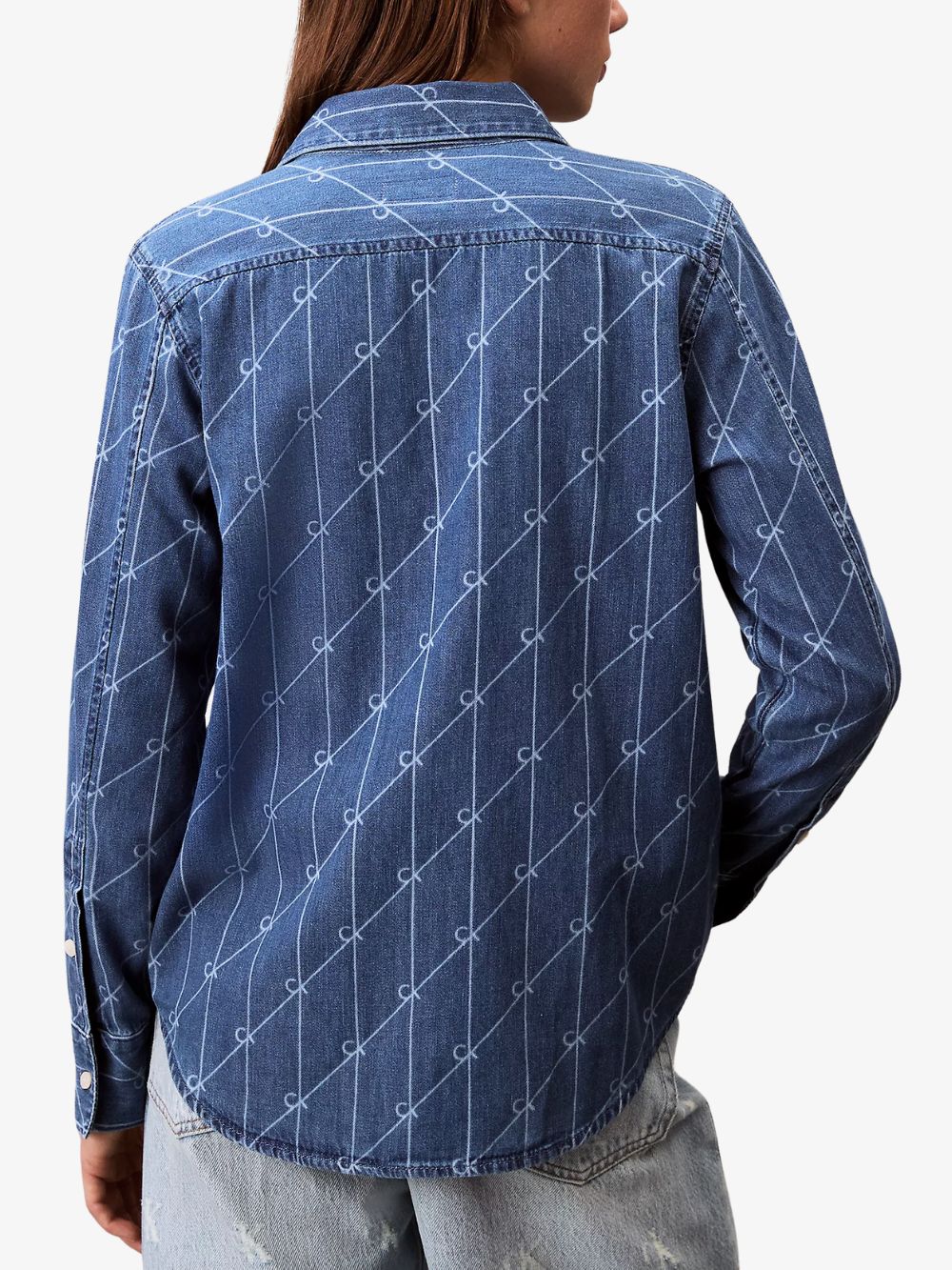 Blusa de mezclilla con logos