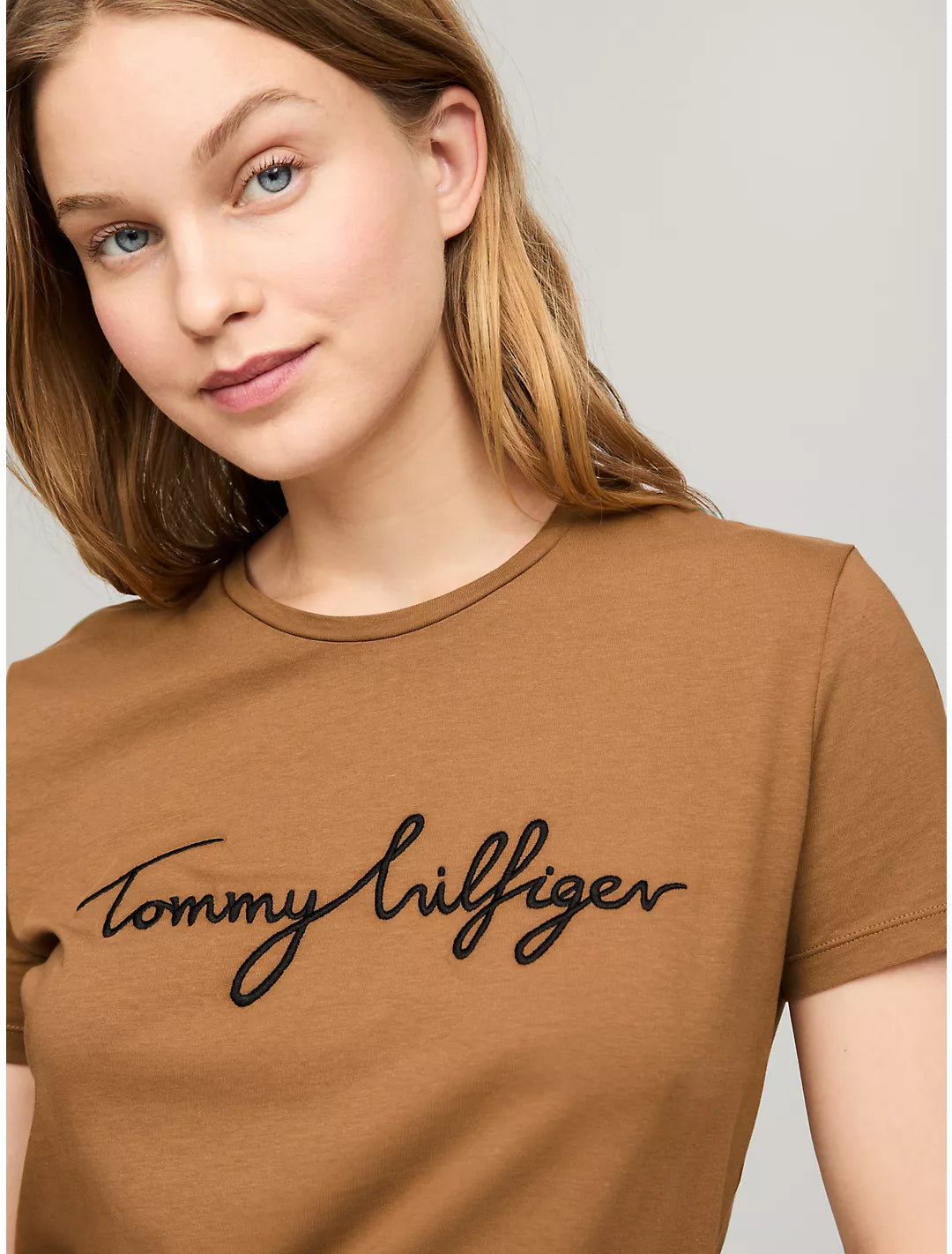 Tommy Hilfiger Playera con logo bordado manuscrita