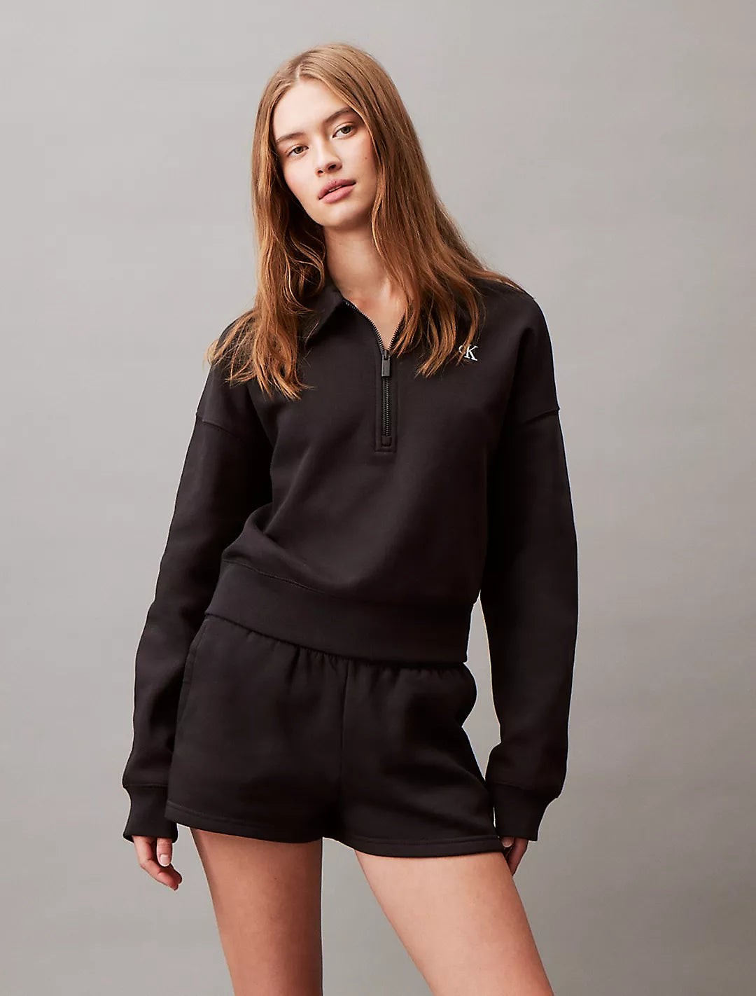 Calvin Klein Sudadera con cuello tipo polo y Logo bordado