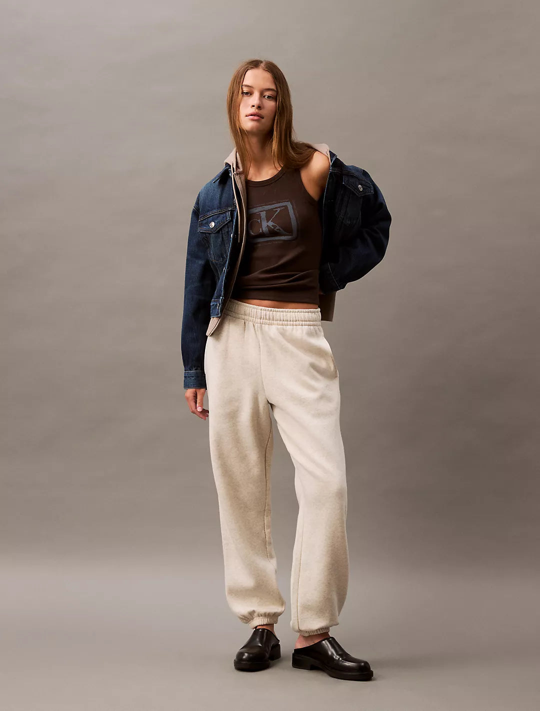 #Color_beige
