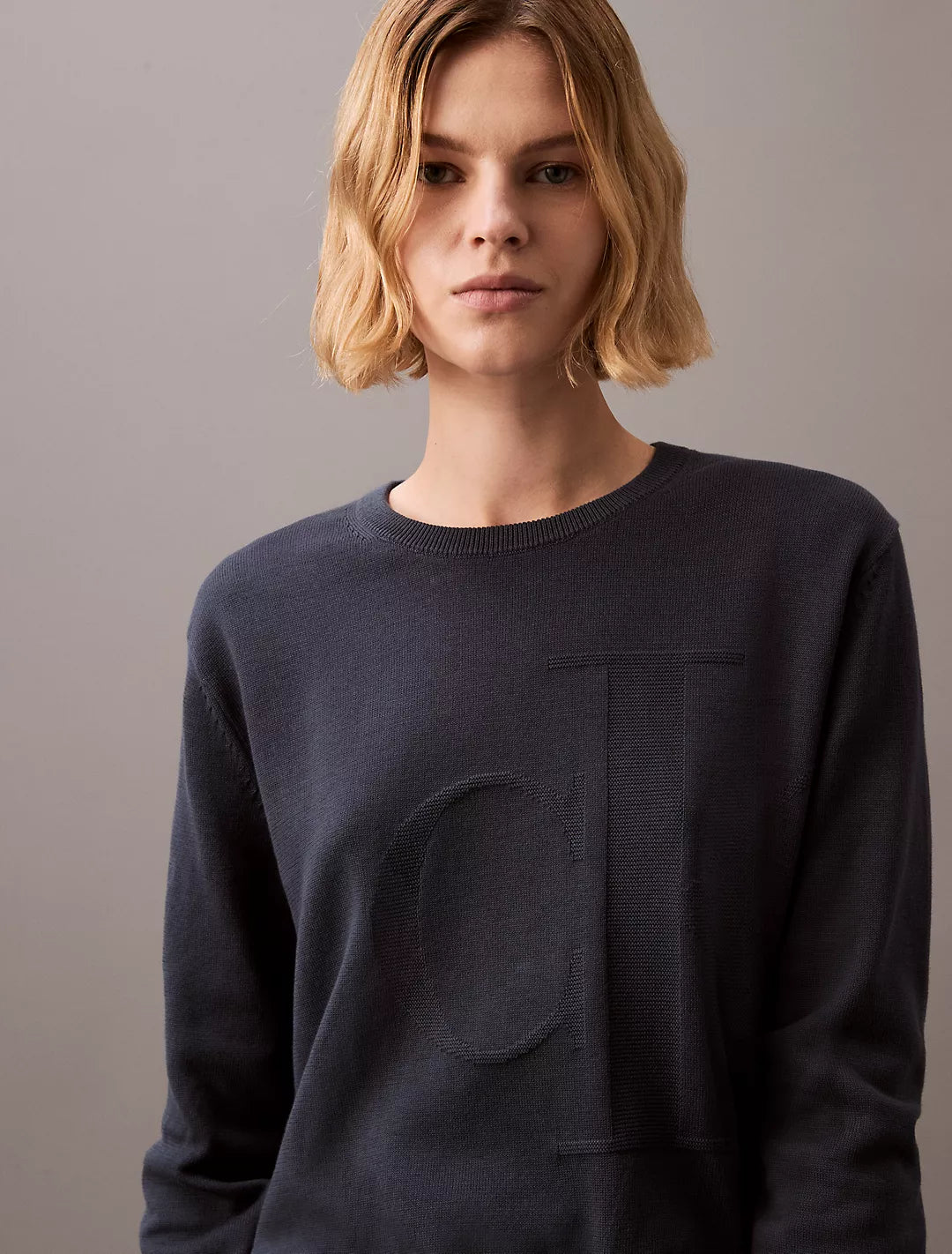 Calvin Klein Suéter cuello redondo con logo monograma