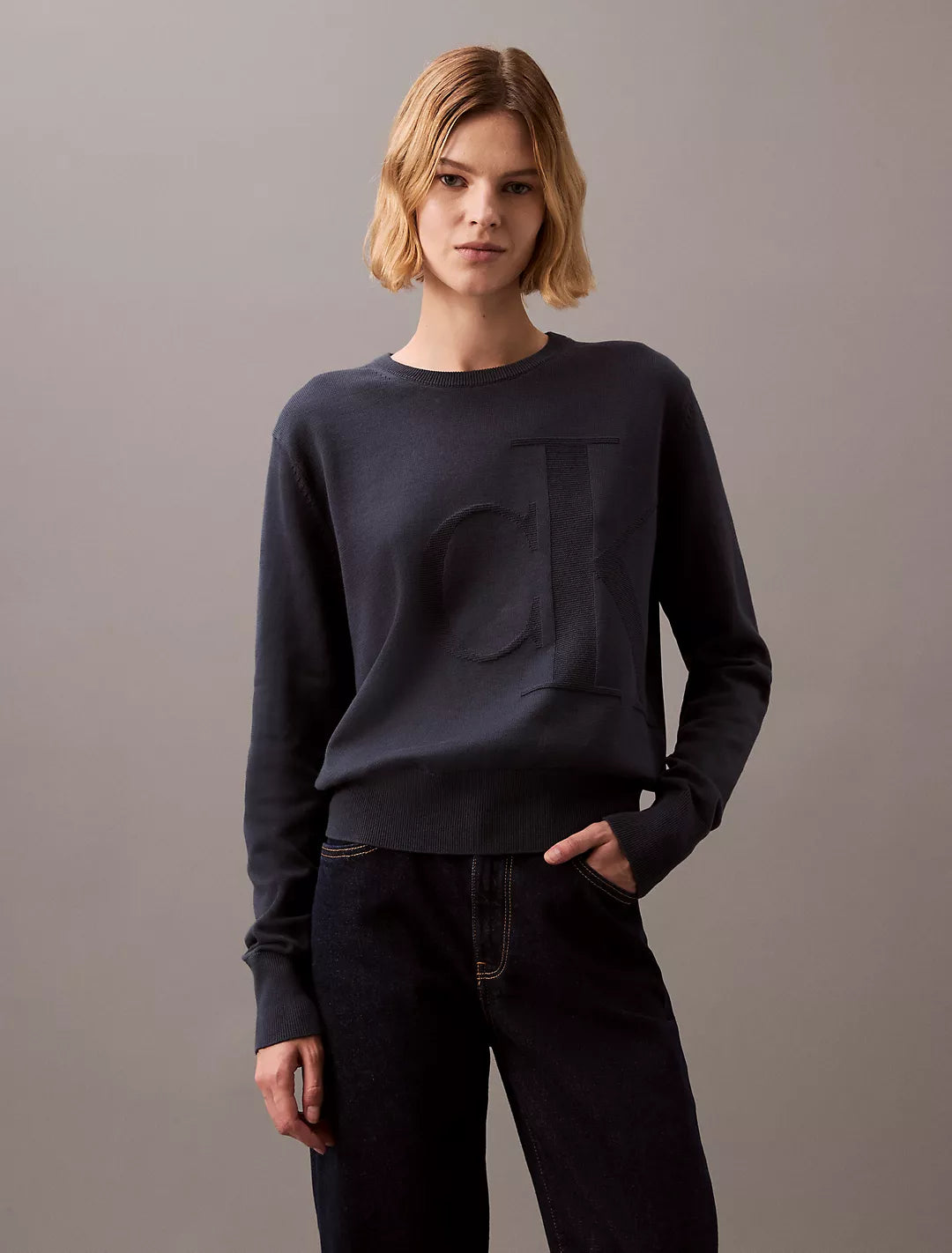 Calvin Klein Suéter cuello redondo con logo monograma