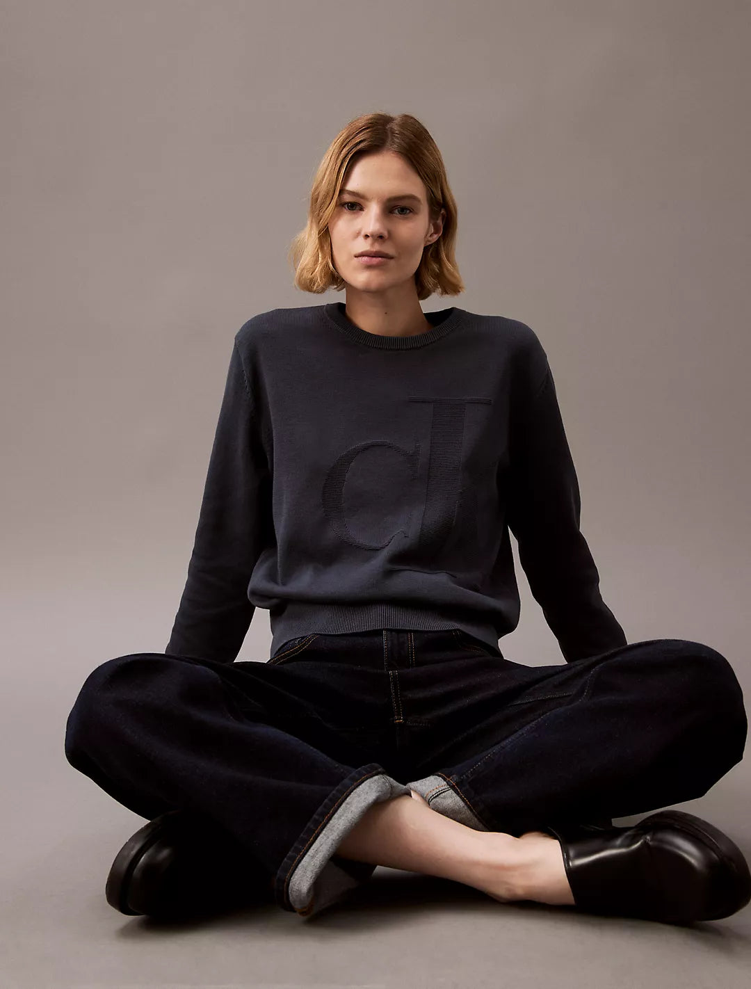 Calvin Klein Suéter cuello redondo con logo monograma