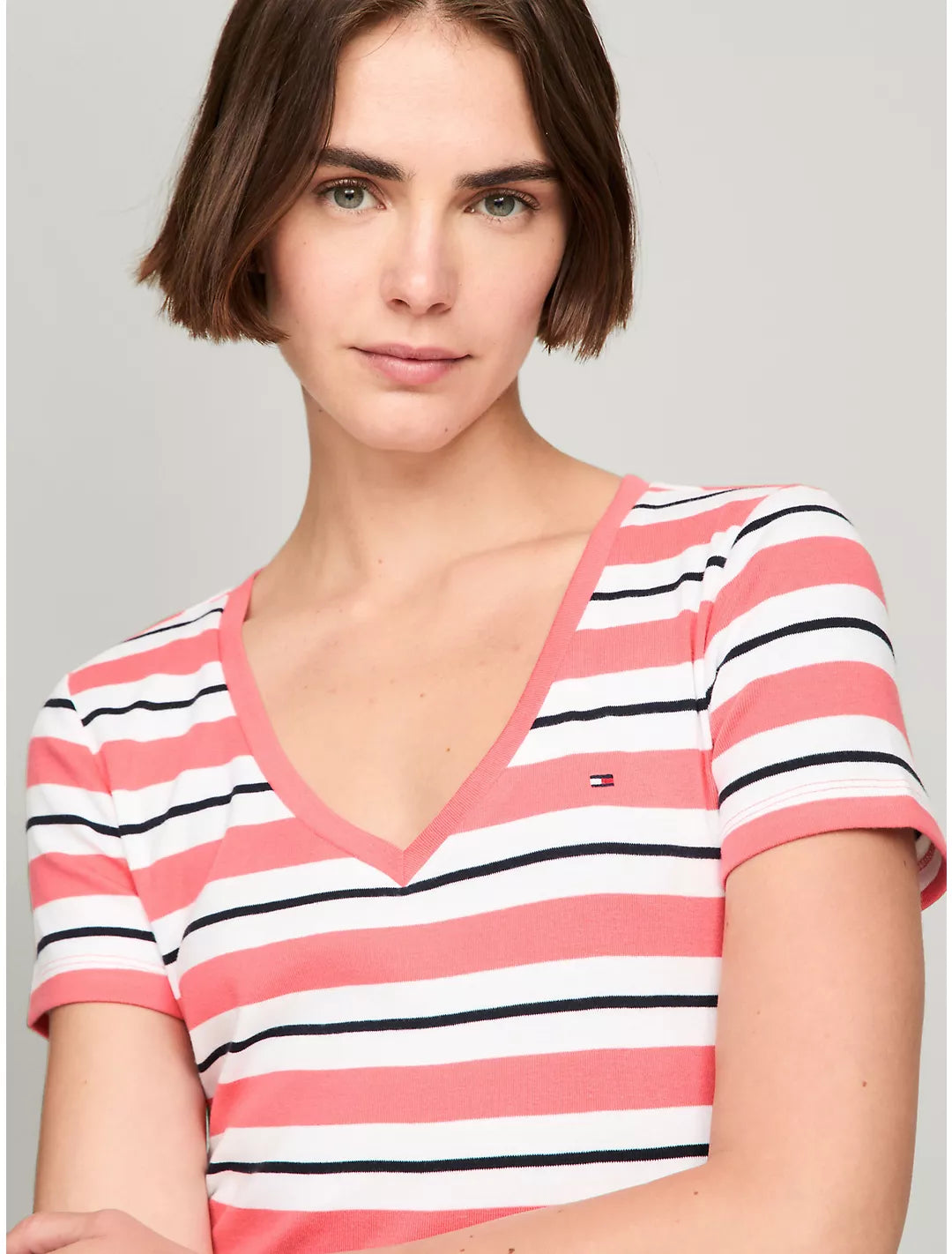 Tommy Hilfiger Playera a rayas con escote en V