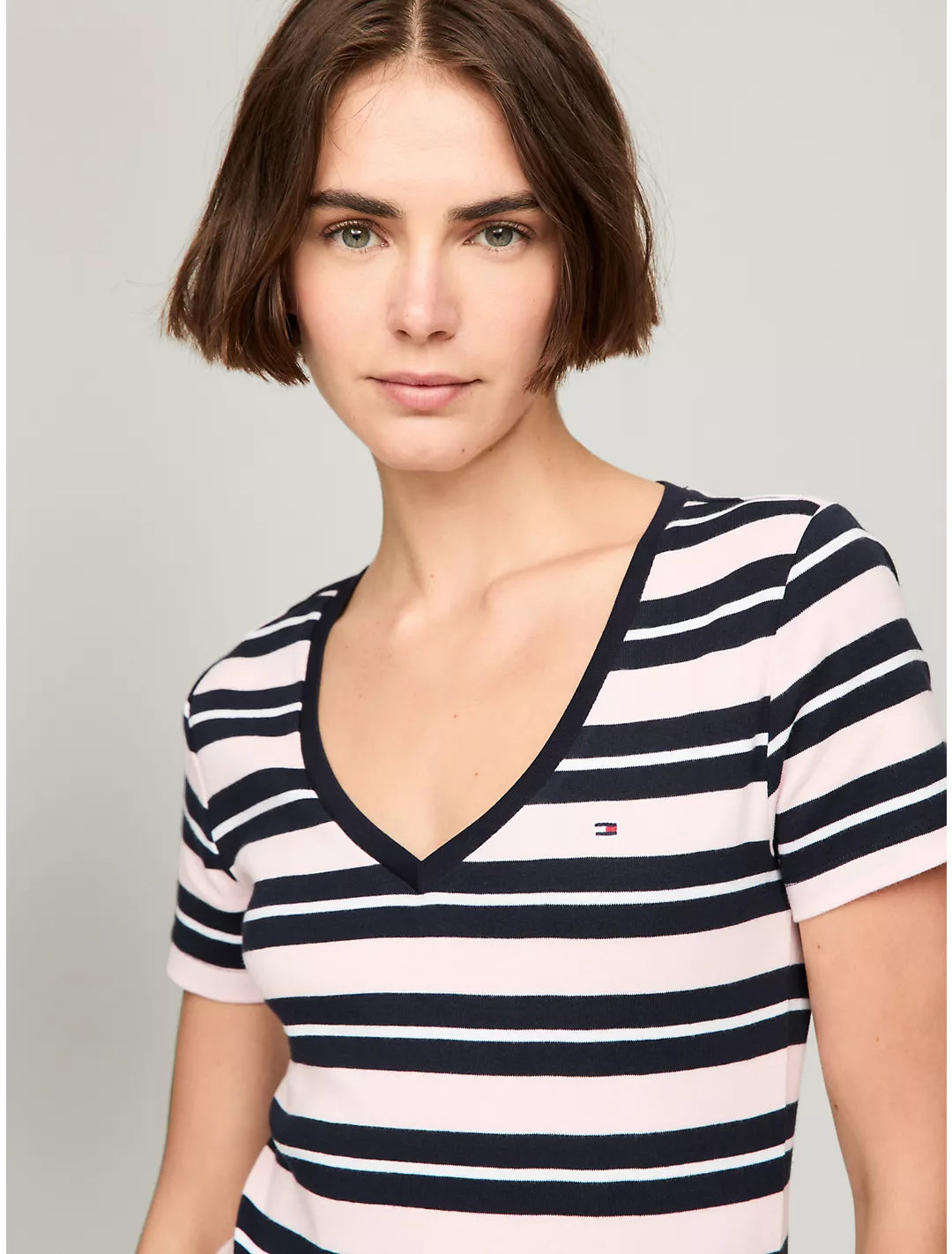Tommy Hilfiger Playera a rayas con escote en V