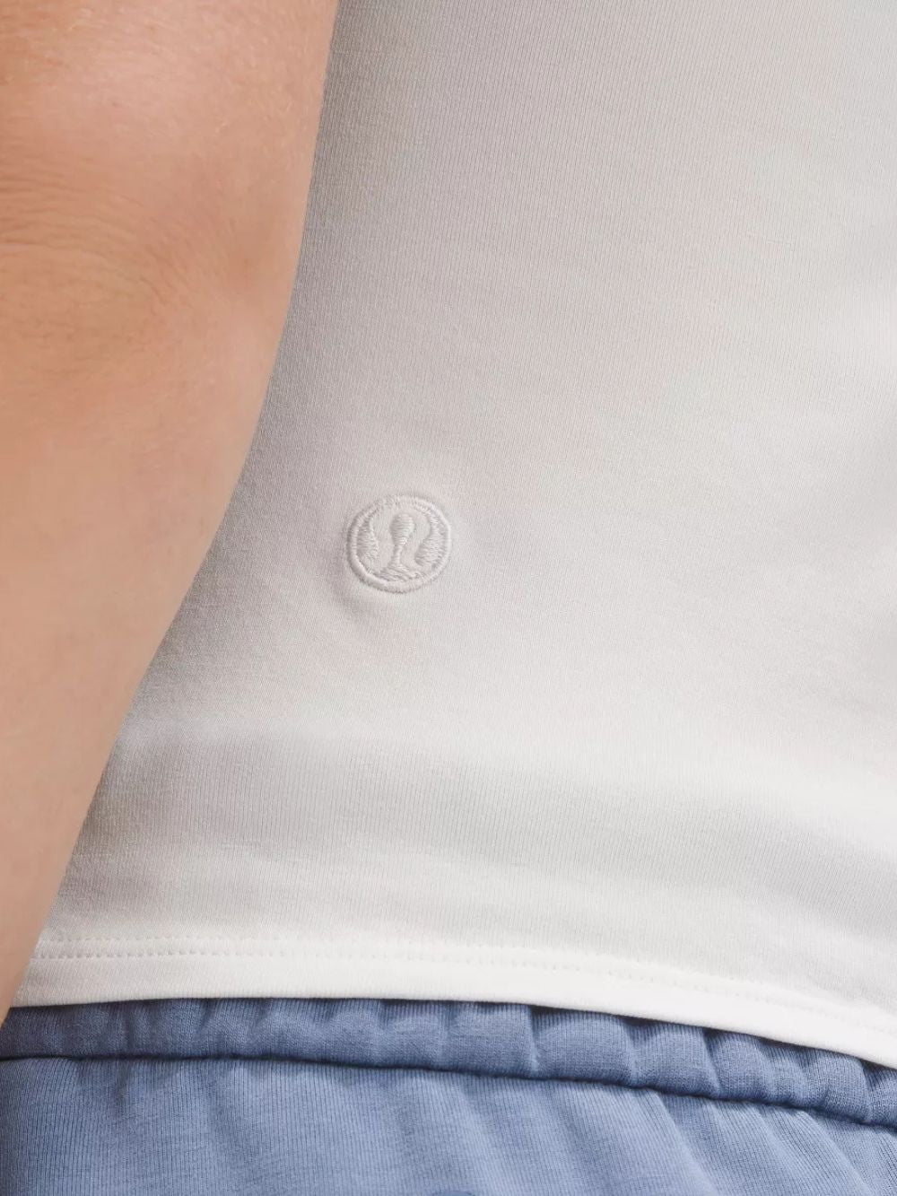 Playera de manga corta Henley M para Dama