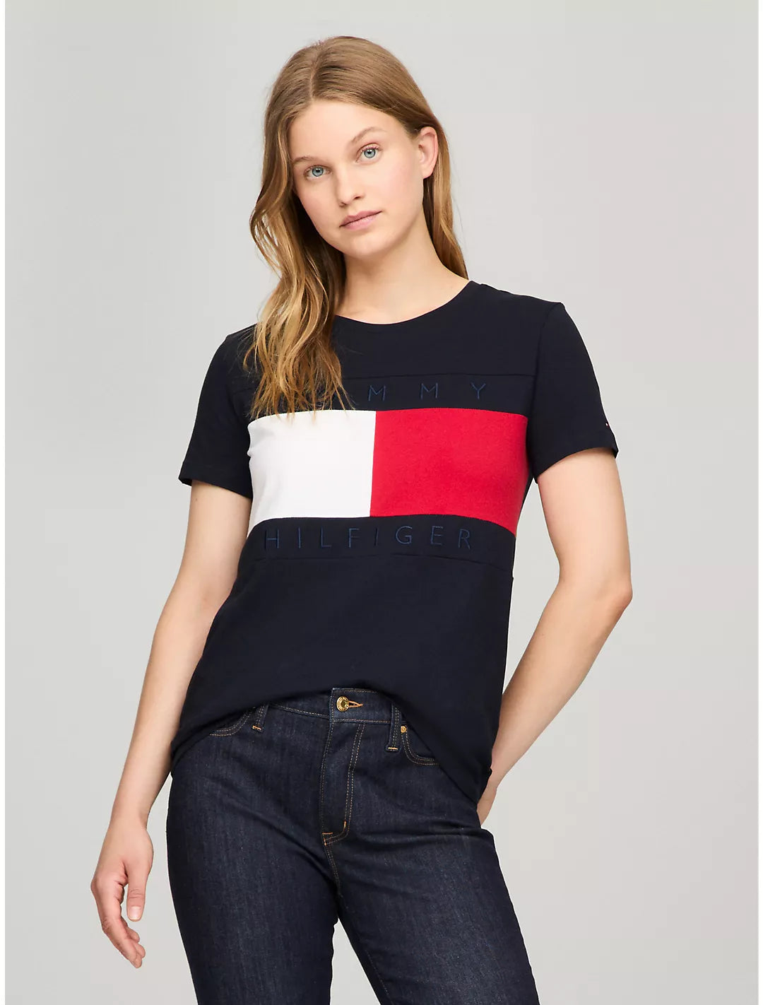 Tommy Hilfiger cuello redondo con logotipo de bandera destacado