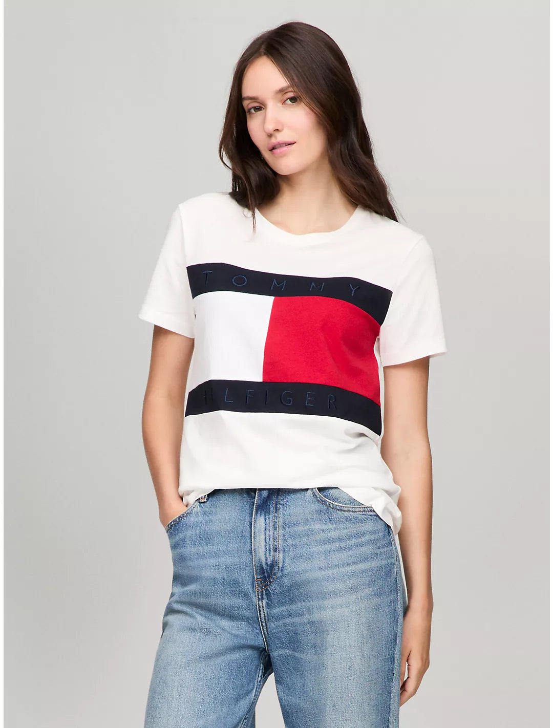 Tommy Hilfiger cuello redondo con logotipo de bandera destacado