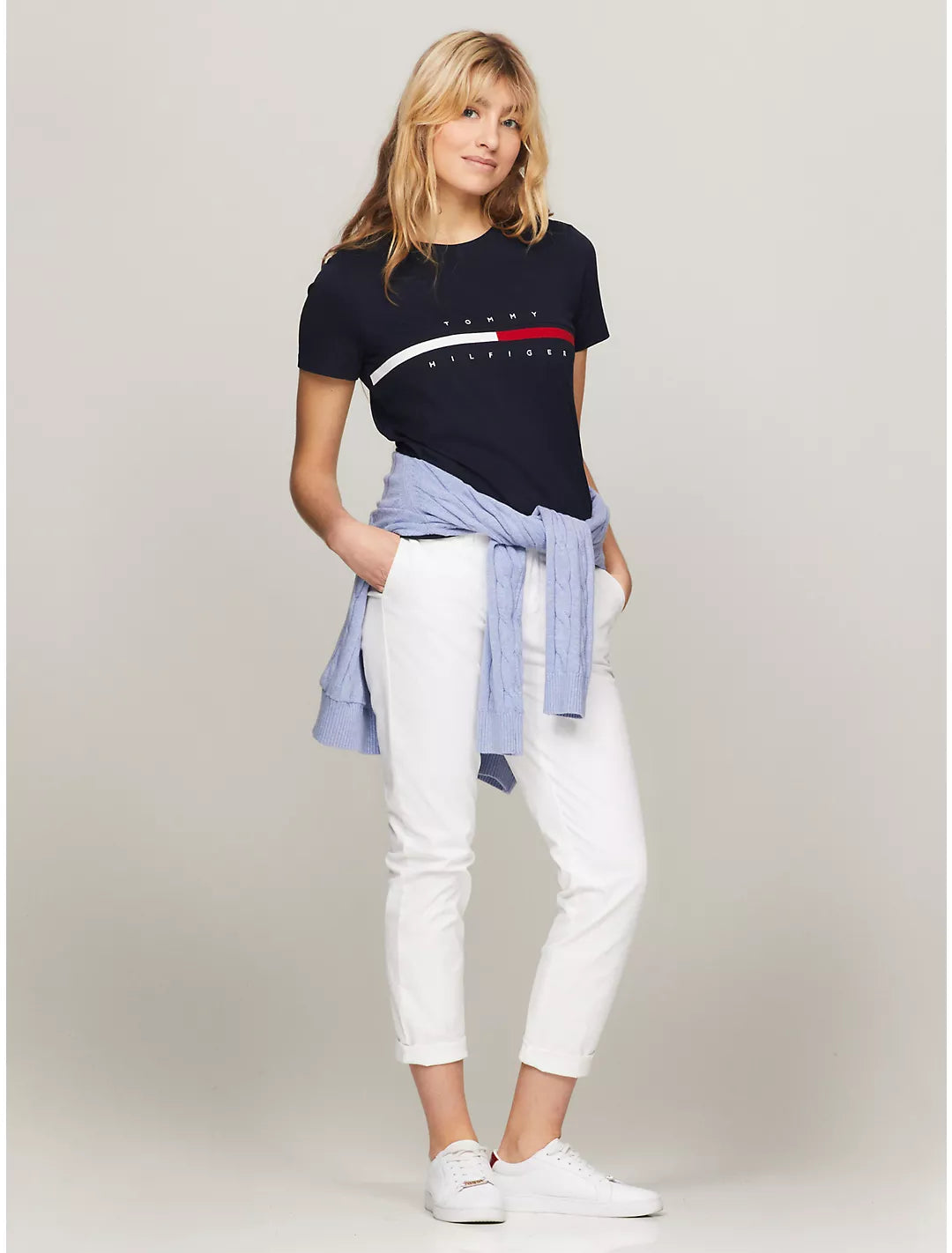 Tommy Hilfiger Playera con logo de rayas bordadas