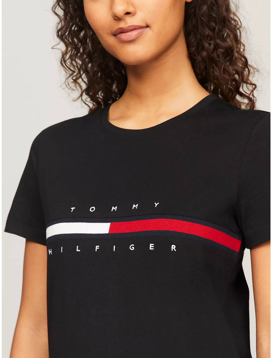 Tommy Hilfiger Playera con logo de rayas bordadas