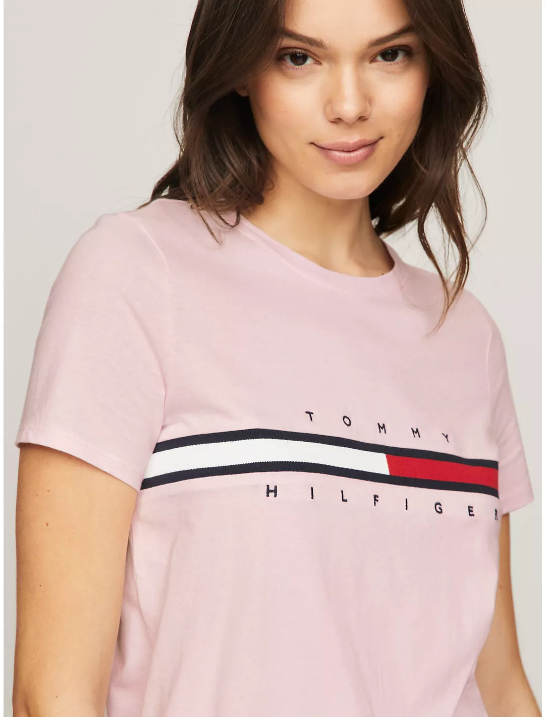 Tommy Hilfiger Playera con logo de rayas bordadas