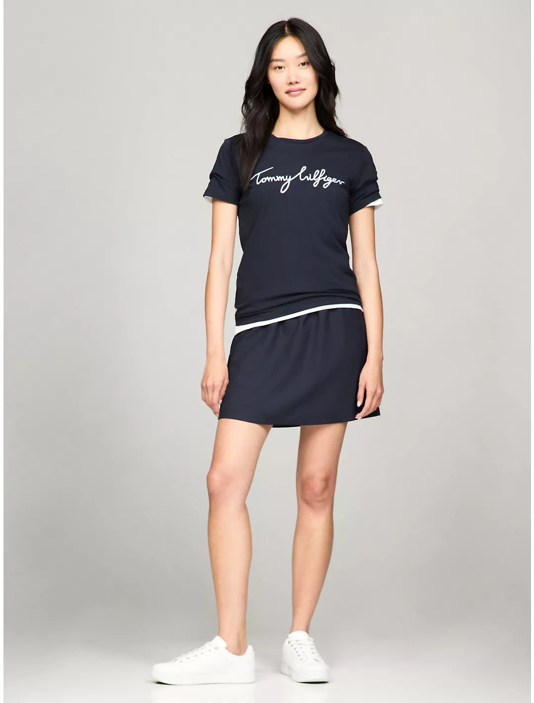 Tommy Hilfiger Playera con logo bordado manuscrita