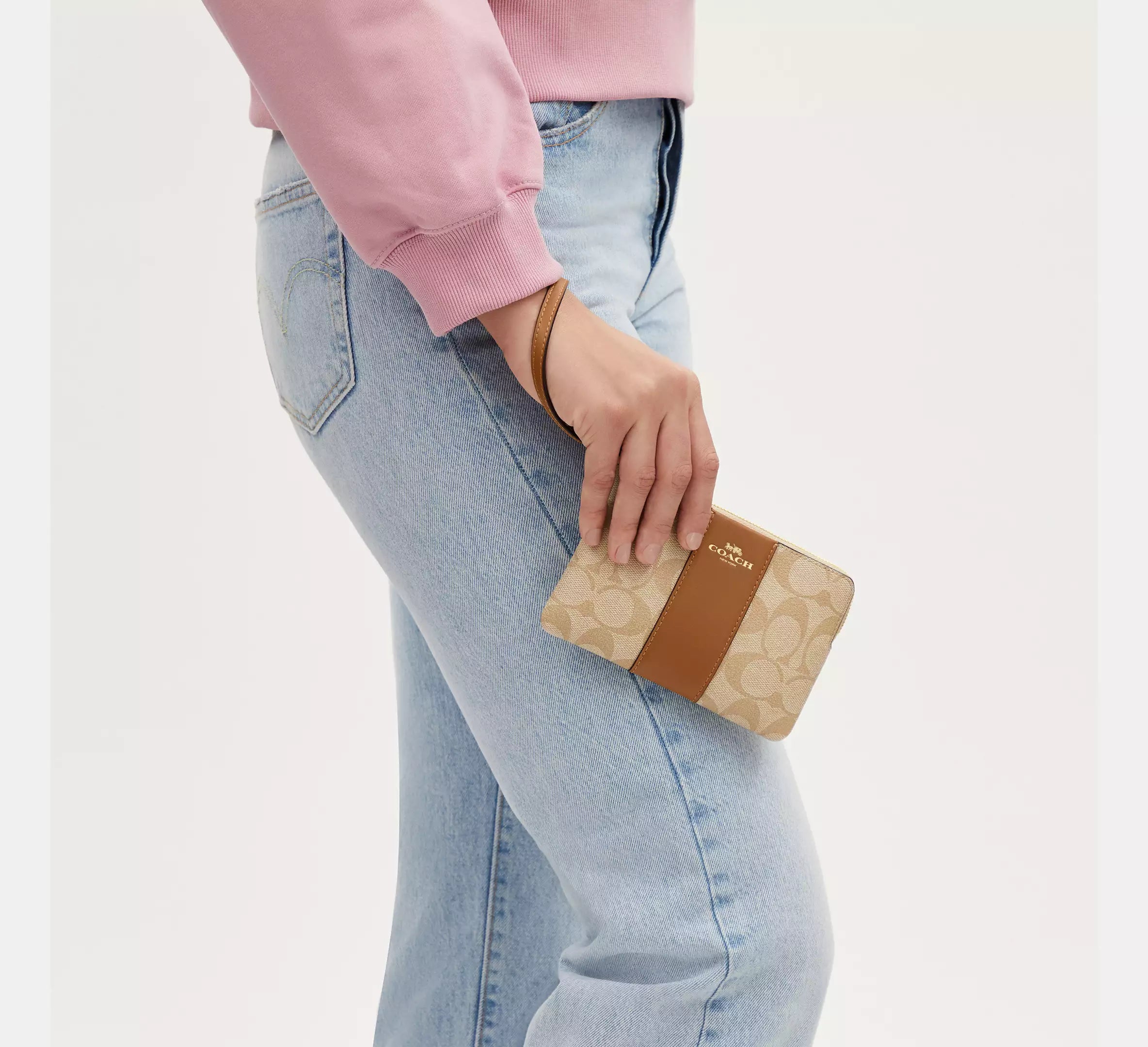 Coach Wristlet monograma