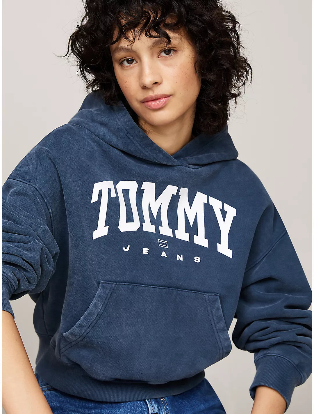 Tommy Jeans Hoodie TJ Varsity logotipo estampado